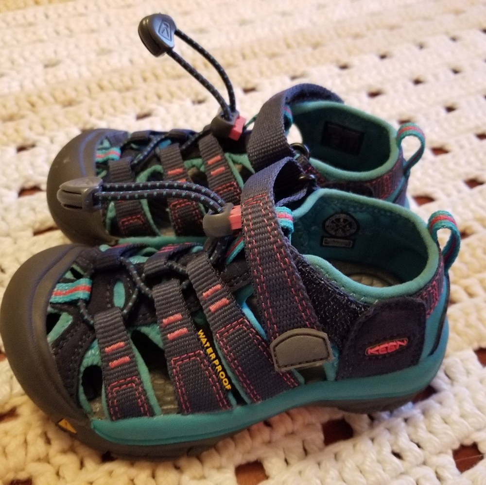 Toddler girls Keen hiking sandals